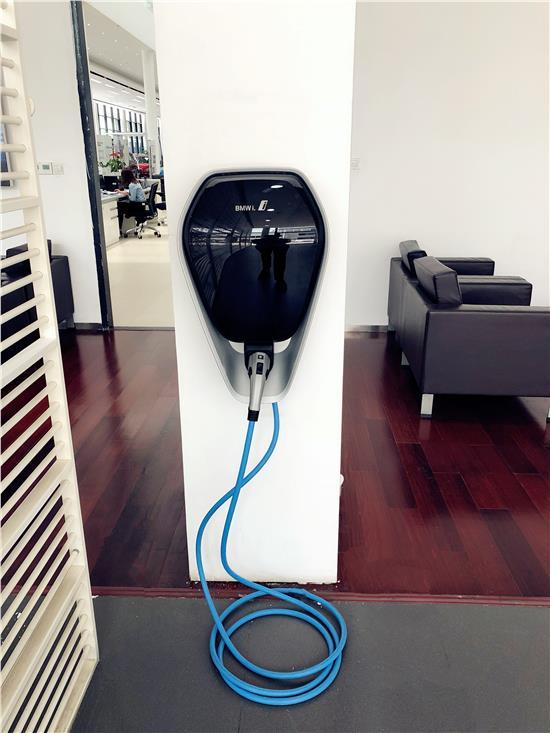 bmw新能源全新充电桩已备好