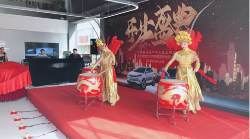 首页 资讯 正文 现场由王卫先生,钟一红女士,李晓峰先生,尹高武