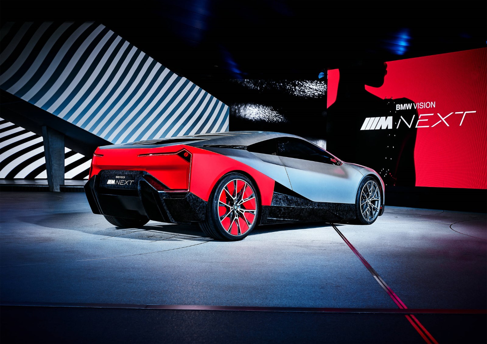bmw vision m next诠释未来"纯粹驾驶乐趣"